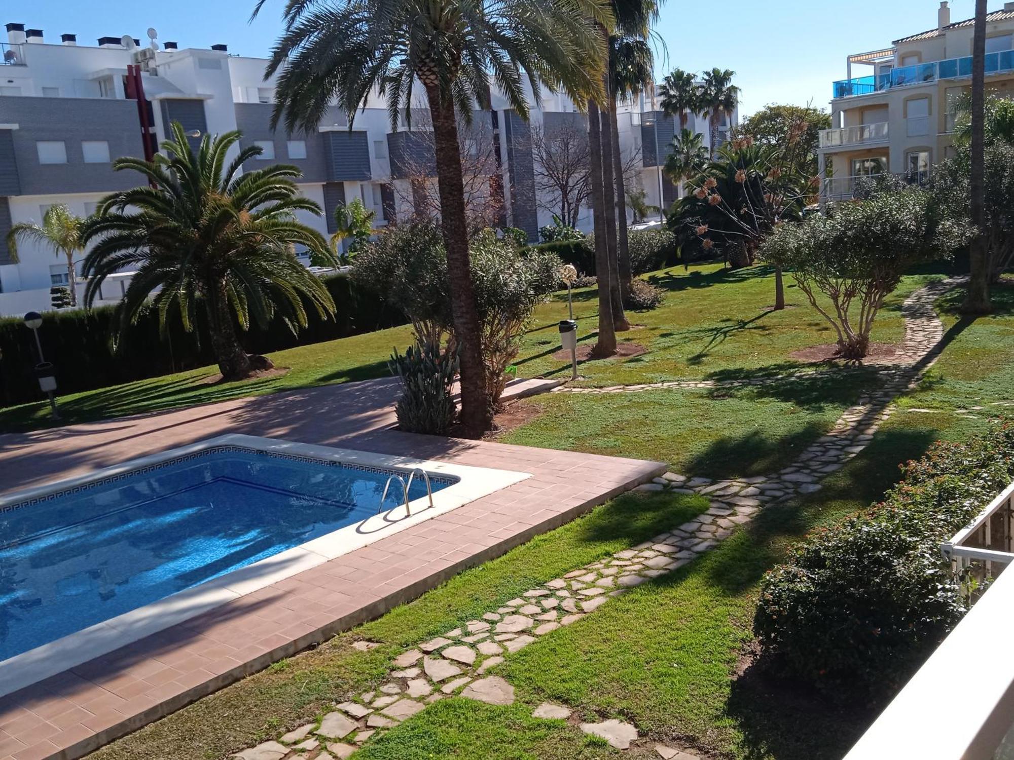 La Riviera - Vista Piscina- Serviden Appartamento *